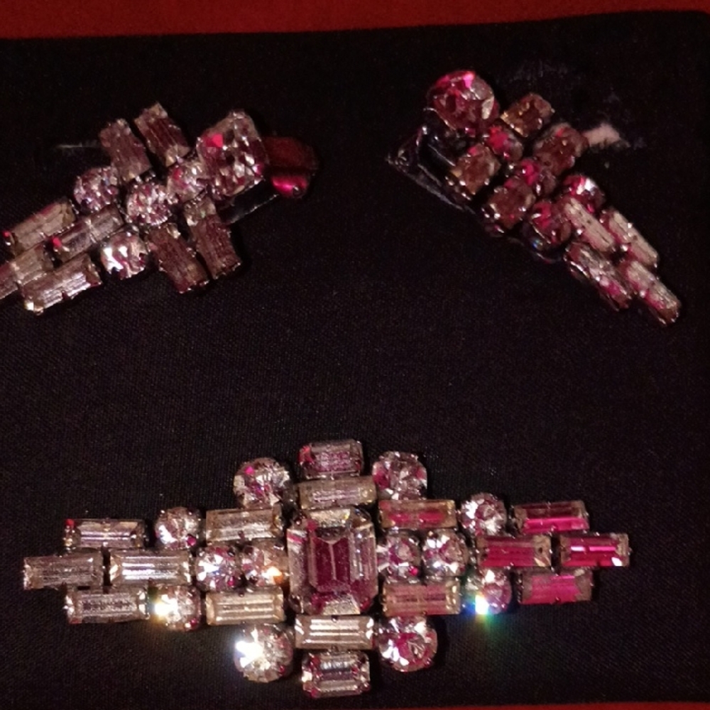 Vintage Sparkling Gem Brooch With Clip On Earrings